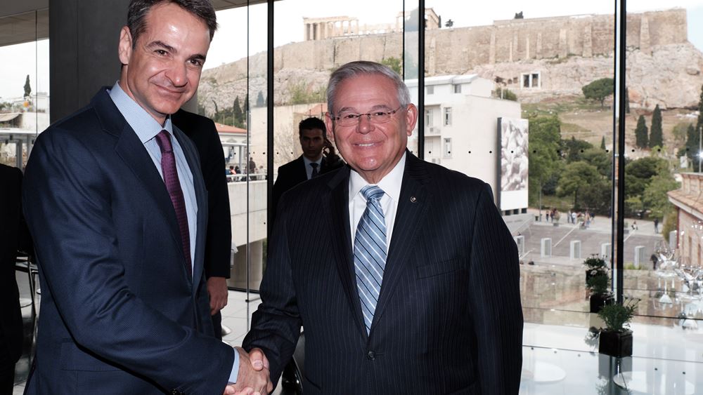 Τηλεφωνική επικοινωνία Μητσοτάκη – Μενέντεζ