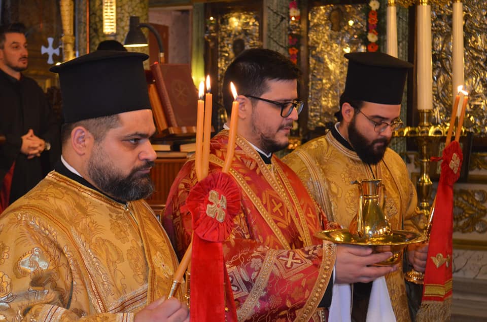 Νέος διάκονος δίπλα στον Γέροντα Μητροπολίτη Δέρκων