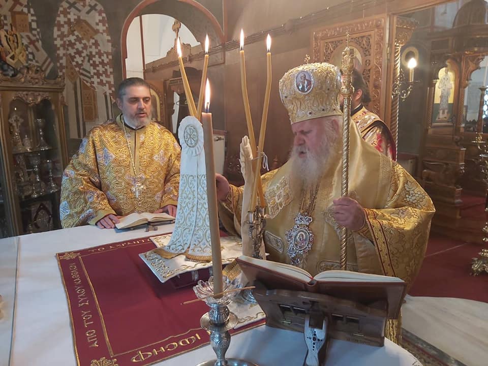 “Yγεία, Δύναμη και Χαρά” ευχήθηκε ο Μητροπολίτης Θήρας