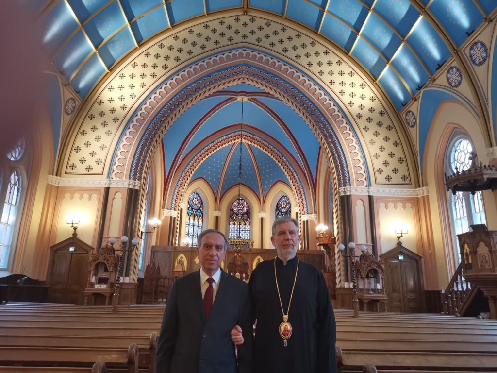 Ο Πρέσβυς της Κύπρου στη Στοκχόλμη στον Ι. Ναό Αγίου Γεωργίου