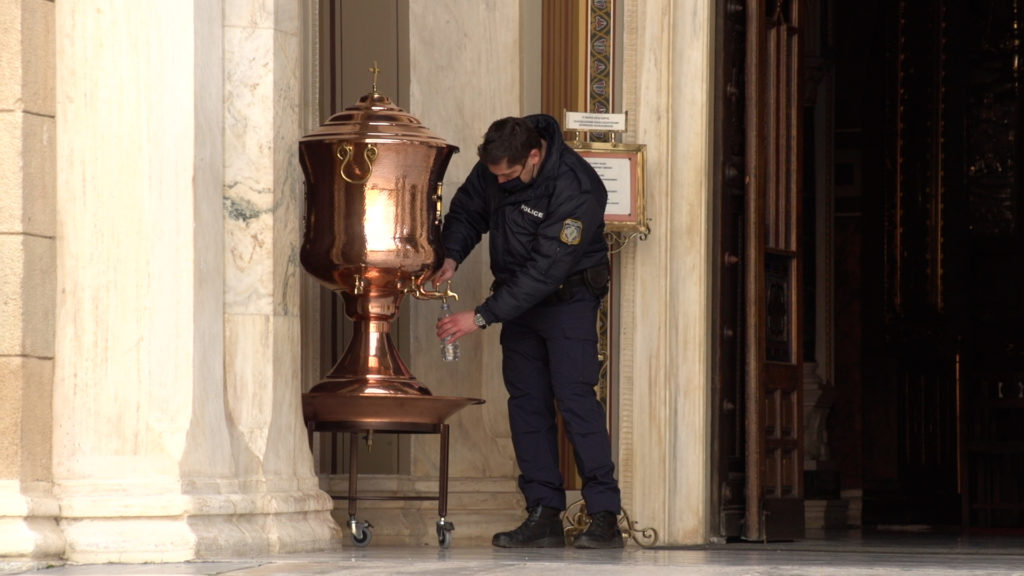 Η ΦΩΤΟΓΡΑΦΙΑ ΤΗΣ ΗΜΕΡΑΣ: Η πίστη και το καθήκον