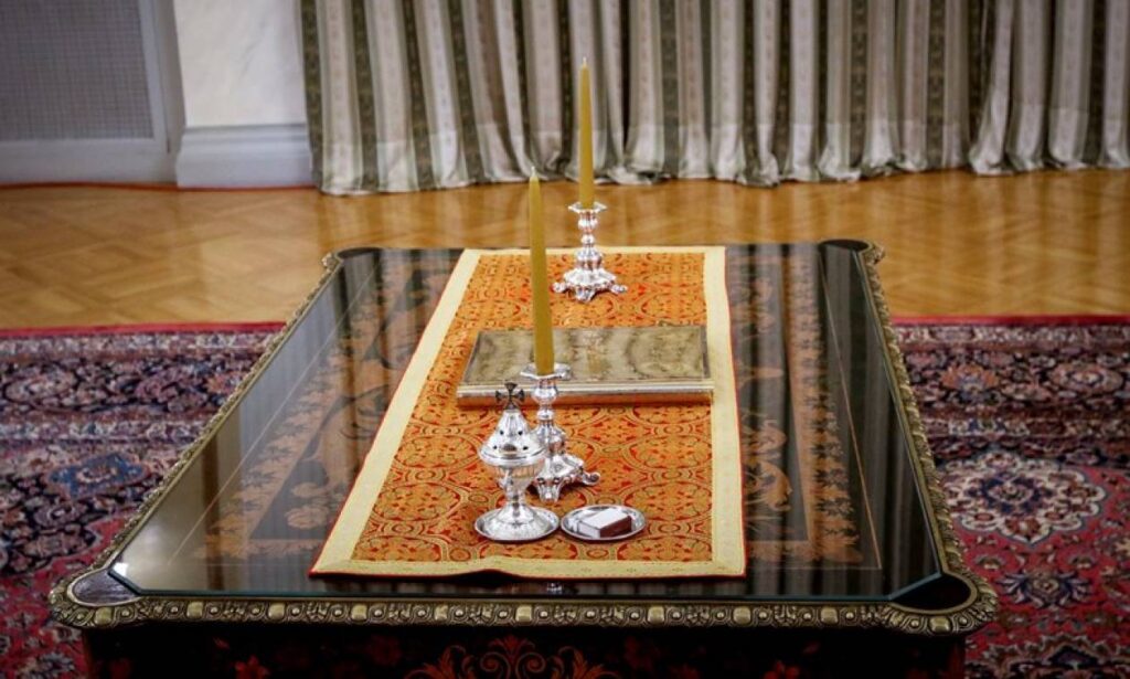 Ποιοι υπουργοί θα ορκισθούν με πολιτικό όρκο