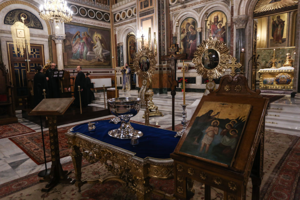 Συνεδρίαση ΔΙΣ στην σκιά της απειλητικής συμπεριφοράς της κυβέρνησης και των πικρόχολων σχολίων εναντίων της Εκκλησίας.