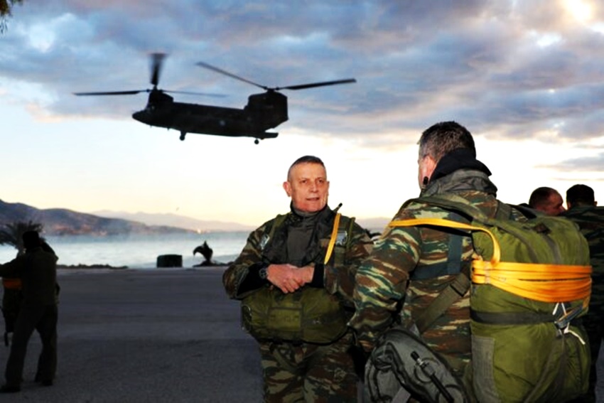 To θαλάσσιο άλμα του Αρχηγού ΓΕΕΘΑ (ΒΙΝΤΕΟ)