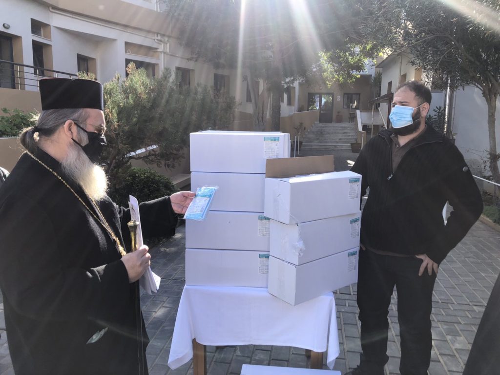 Δέκα χιλιάδες προστατευτικές μάσκες στην Μητρόπολη Κισάμου και Σελίνου