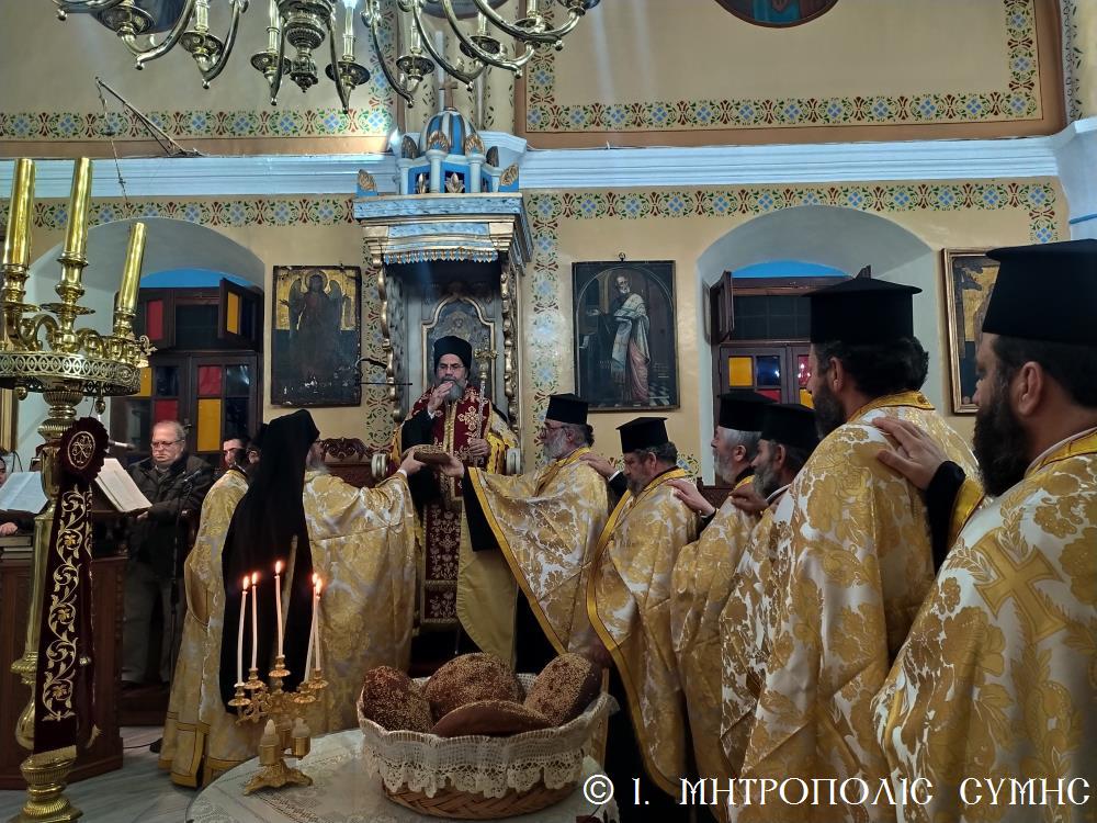 Η Σύμη υποδέχτηκε το νέο έτος και εόρτασε τον Άγιο Βασίλειο