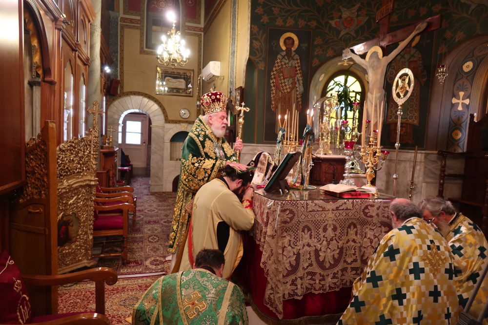 Χειροτονία πρεσβυτέρου στην Ερμούπολη