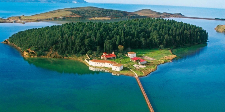 Manastiri i Zvërnecit pret vizitorët e parë të vitit 2021