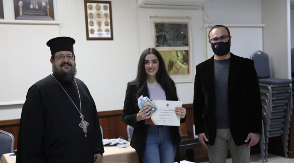 توزيع شهادات دورة إدارة الموارد البشريّة