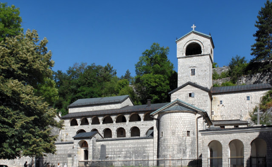 Buzmat para manastireve të ndizen vetëm nga banorët e Cetinës