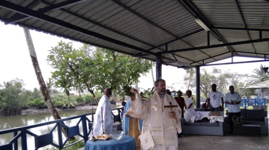 الأنبا غريغوريوس يحيي احتفالات عيد الغطاس بالكاميرون