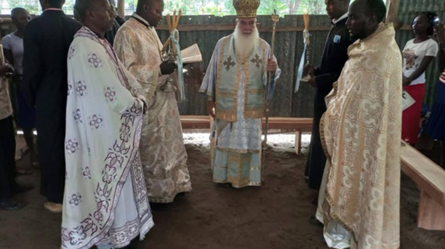 المتروبوليت مكاريوس يقدس «الماء الكبرى» بكنيسة عادم الفضة