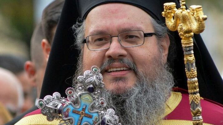 Περιόδευσε και βρέθηκε κοντά στους ιερείς του