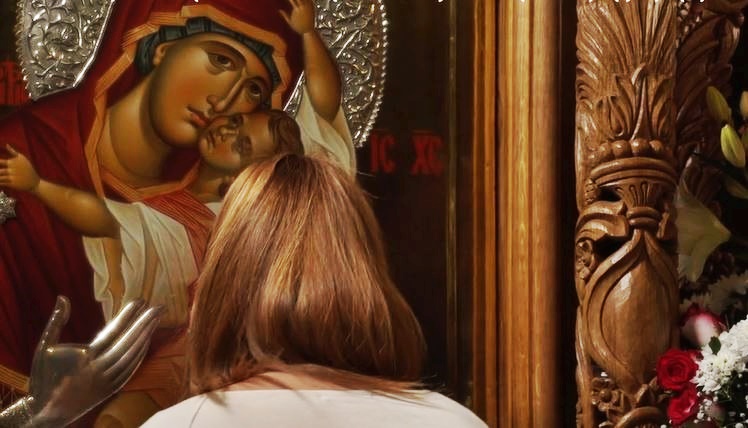 Συνεχίζει η δακρυρροή της Παναγίας στον Βύρωνα