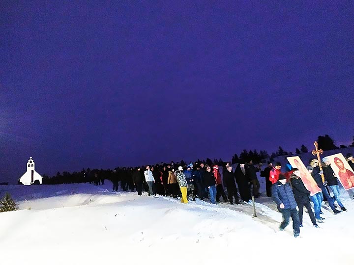 И ми недостојни не ућутасмо