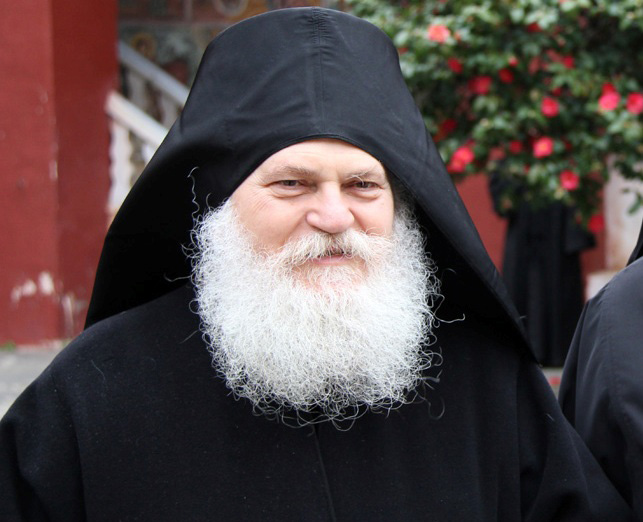 Γέρων Εφραίμ Βατοπαιδινός: «Μέσα στο μυστήριο της σιωπής λαλεί ο Θεός»
