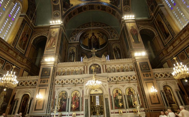 Με πιστούς οι Θείες Λειτουργίες από τη Δευτέρα με μάσκα και ανώτατο όριο 50 άτομα – Ανοίγει και το λιανεμπόριο