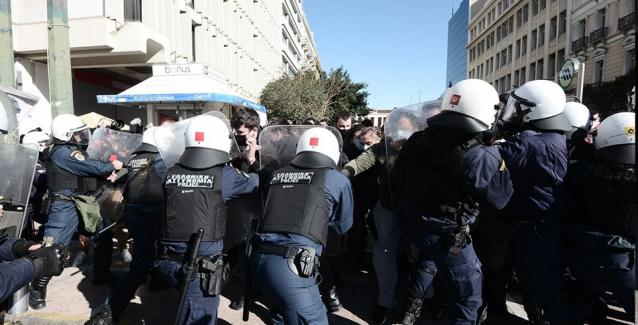 Επεισόδια στο κέντρο της Αθήνας για τις αλλαγές στην παιδεία