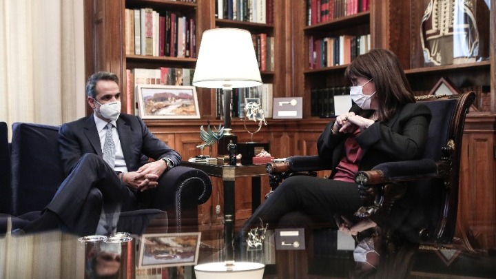 Για τον εμβολιασμό ενημερώθηκε η ΠτΔ από τον Πρωθυπουργό