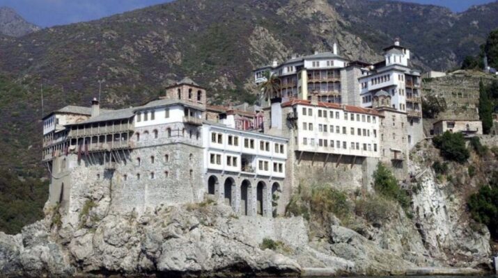 Ευχές από τον Καθηγούμενο της Μονής Γρηγορίου δέχθηκε ο Μητροπολίτης Λαρίσης