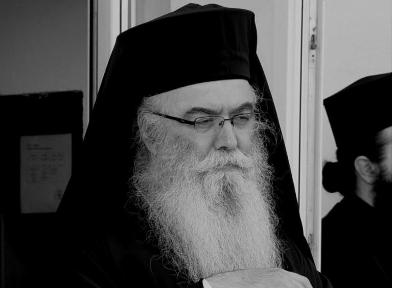 Έγλειφε κάτω τη χλωρίνη μαζί με το Σώμα και Αίμα Χριστού