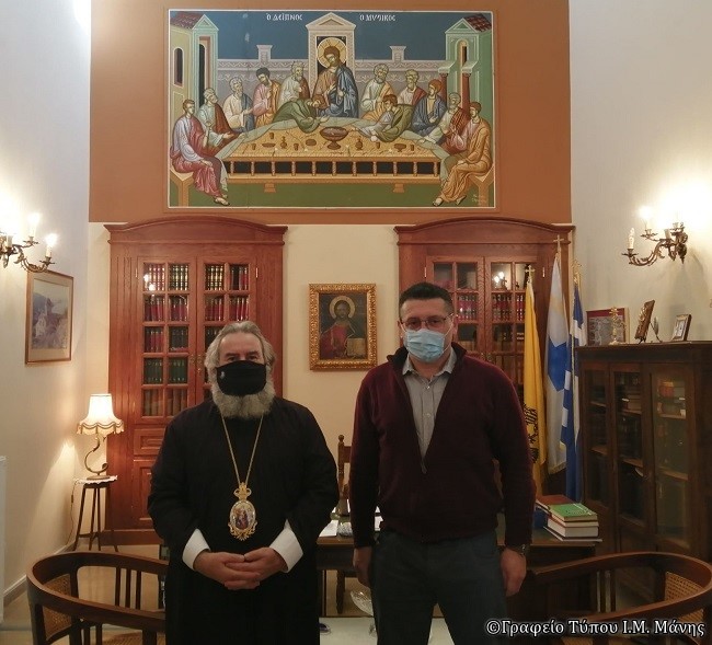 Προσφορά τροφίμων από Χειρουργό στο Φιλόπτωχο της Μητρ. Μάνης