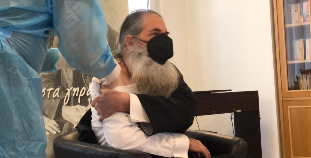 Εμβολιάστηκε ο Μητροπολίτης Πειραιώς (ΒΙΝΤΕΟ)