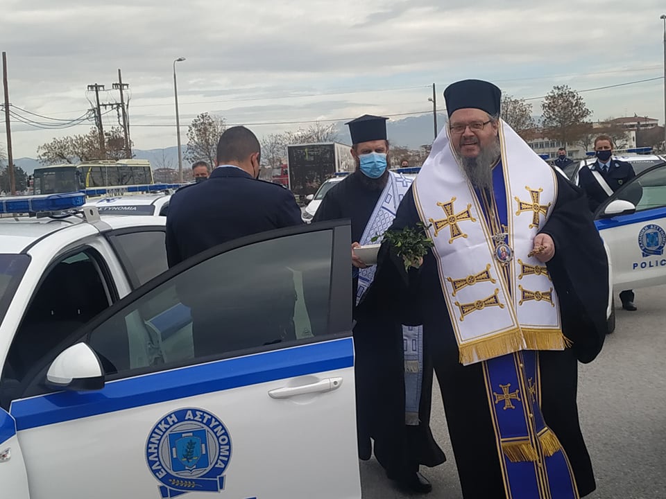 Η ΦΩΤΟΓΡΑΦΙΑ ΤΗΣ ΗΜΕΡΑΣ: Ευλογώντας τα περιπολικά