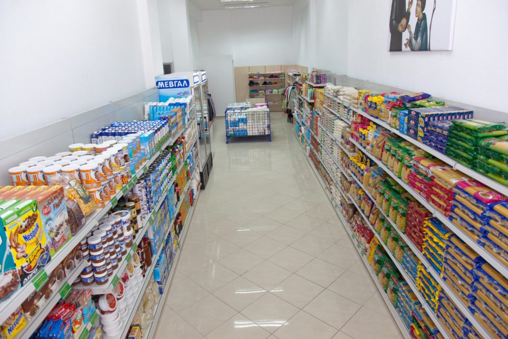 Η Εκκλησία που την κατηγορούν, αλλά αυτή δίνει με την καρδιά της