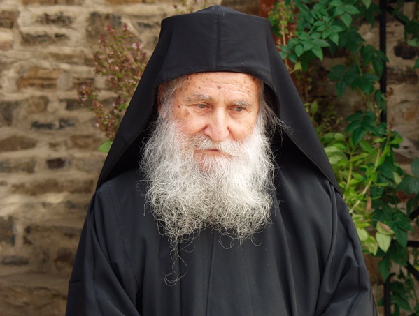 Όλες τις ελλείψεις μας τις συμπληρώνουμε με την πίστη