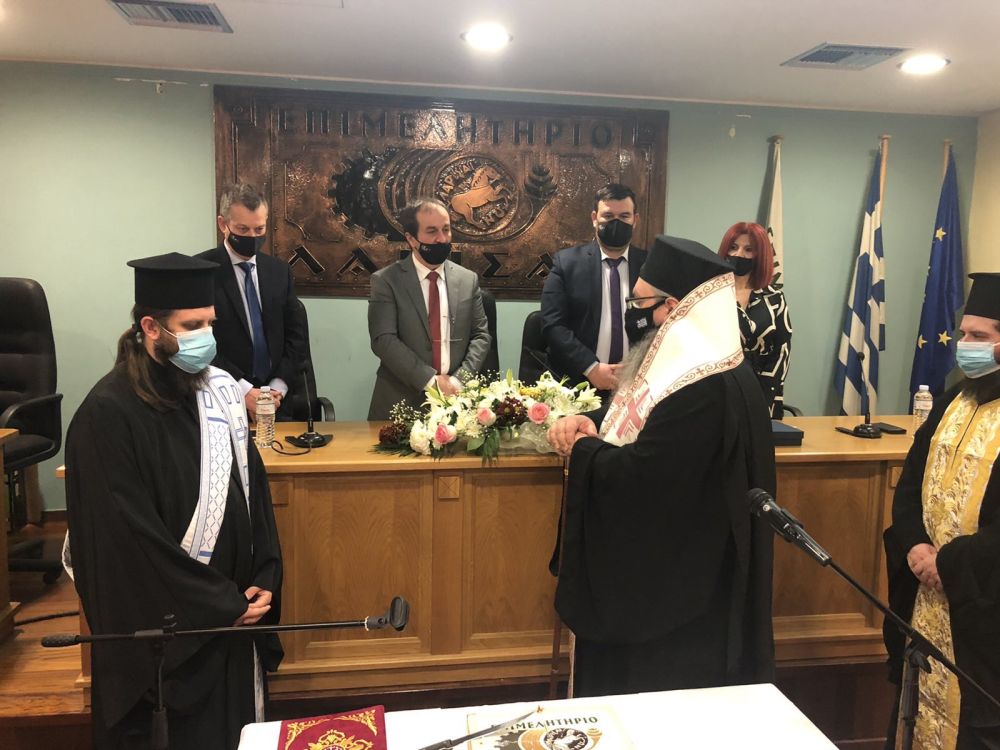 Ευλόγησε τη Βασιλόπιτα του Επιμελητηρίου Λάρισας