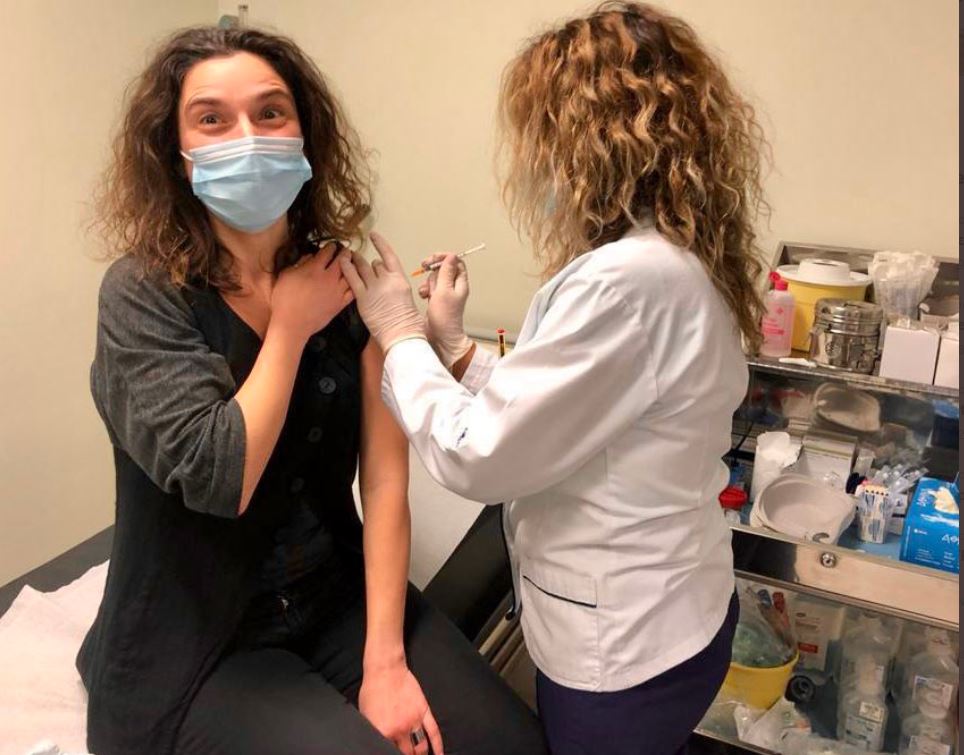 Φον ντερ Λάιεν στα ελληνικά: Ο εμβολιασμός έχει ξεκινήσει…και φτάνει μέχρι τα ελληνικά νησιά!