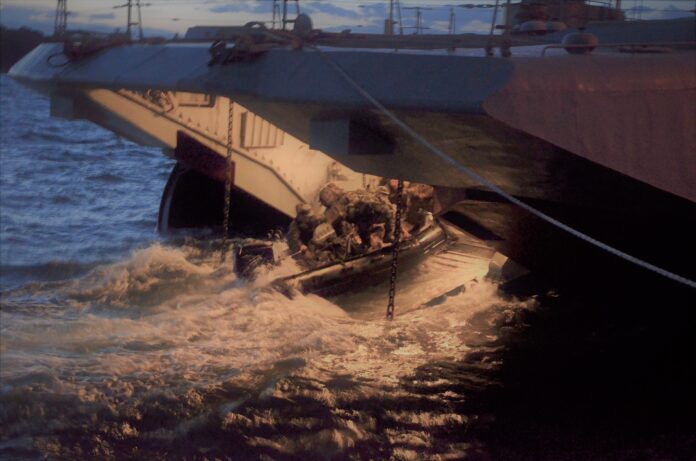 Κοινή άσκηση ΓΕΕΘΑ και Πολεμικού Ναυτικού στον Σαρωνικό