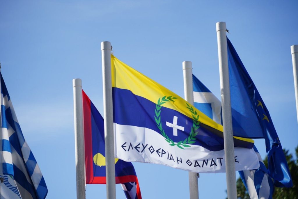 Τα λάβαρα της Επανάστασης ύψωσαν στον Δήμο Γλυφάδας