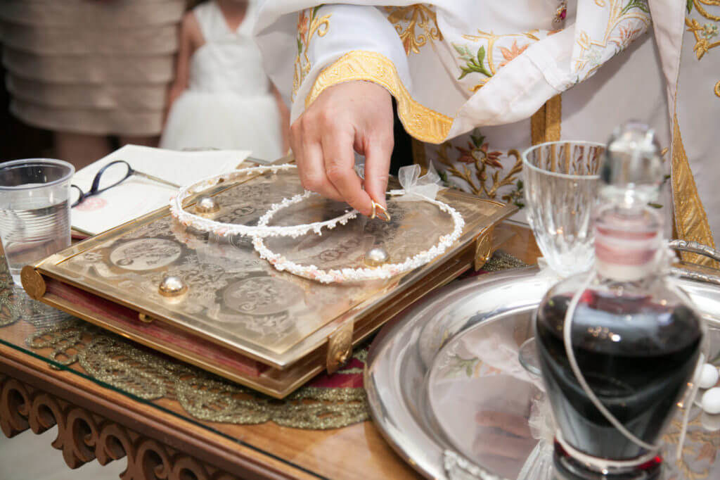 «Και έσονται οι δύο εις σάρκαν μίαν» – 39 χρόνια πολιτικός γάμος στην Ελλάδα- Η Εκκλησία, η «άθεσμος μείξις» και η κατάσταση σήμερα