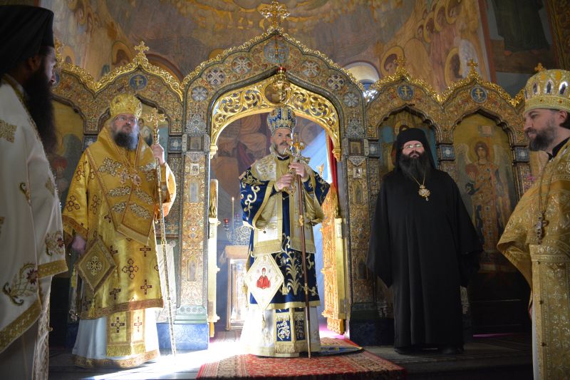 Архиерейска св. Литургия по повод празника и годишнина от канонизацията на св. Серафим Софийски