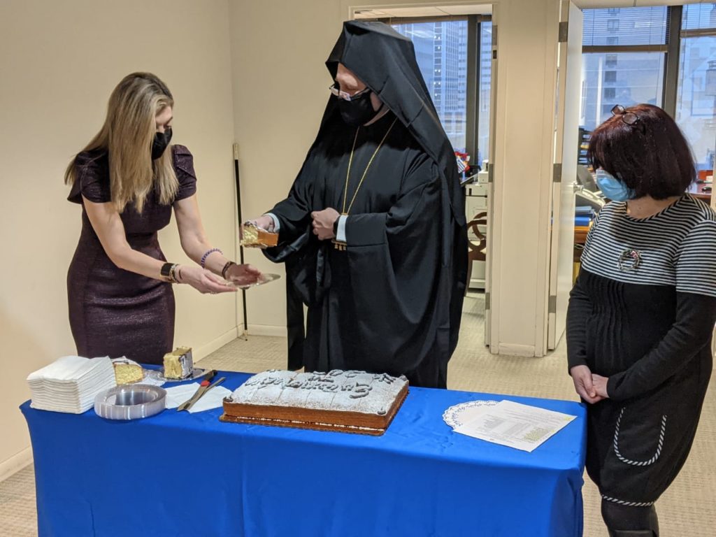 Ευλόγησε Βασιλόπιτα ο Αρχιεπίσκοπος Αμερικής