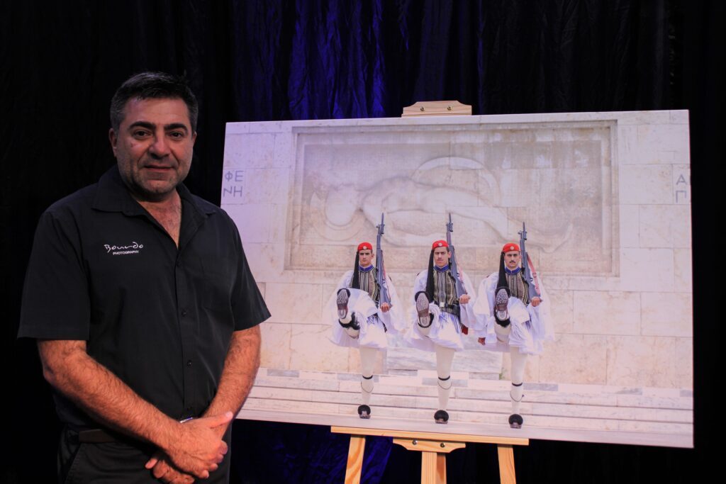 Η έκθεση “Εύζωνες” ενίσχυσε Ελληνικό Σχολείο στην Αυστραλία