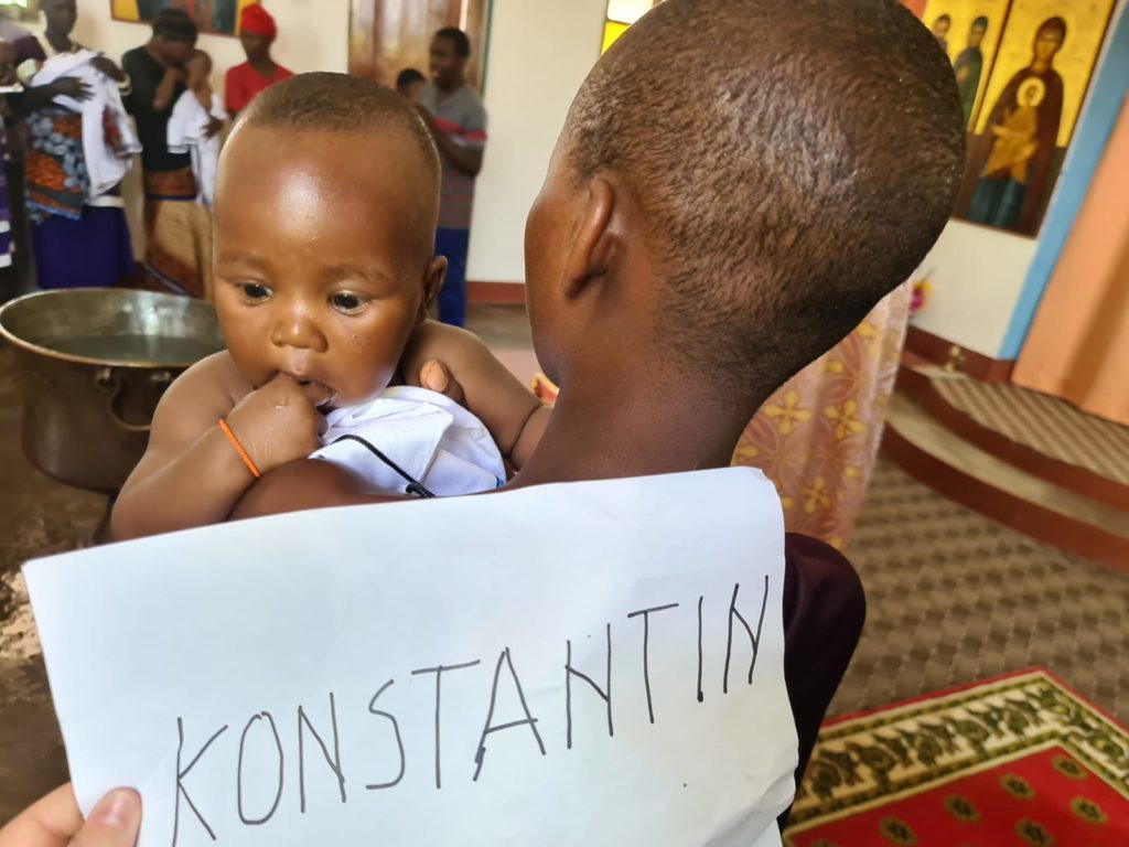 Οι ορθόδοξοι πιστοί της φυλής των Μασσάι (ΦΩΤΟ)