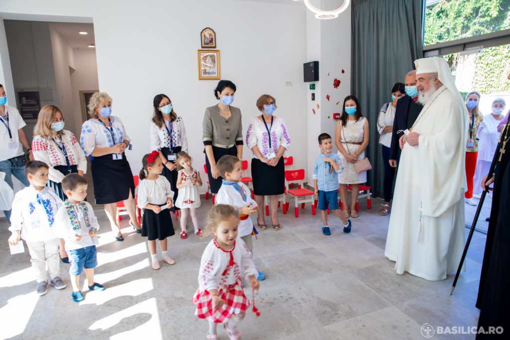 Romanian Patriarch Daniel recounts Parable of the Talents during sermon