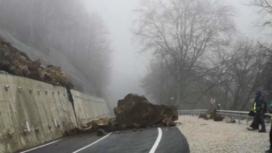 До края на март ще бъде възстановено еднопосочното движение по пътя за Рилския манастир