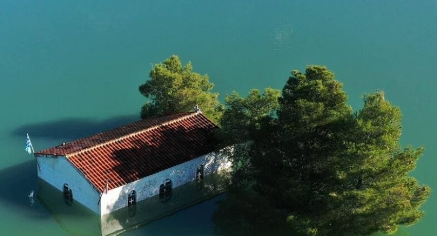 “Ζητάμε λίγο χώρο να χτίσουμε την εκκλησία μας”