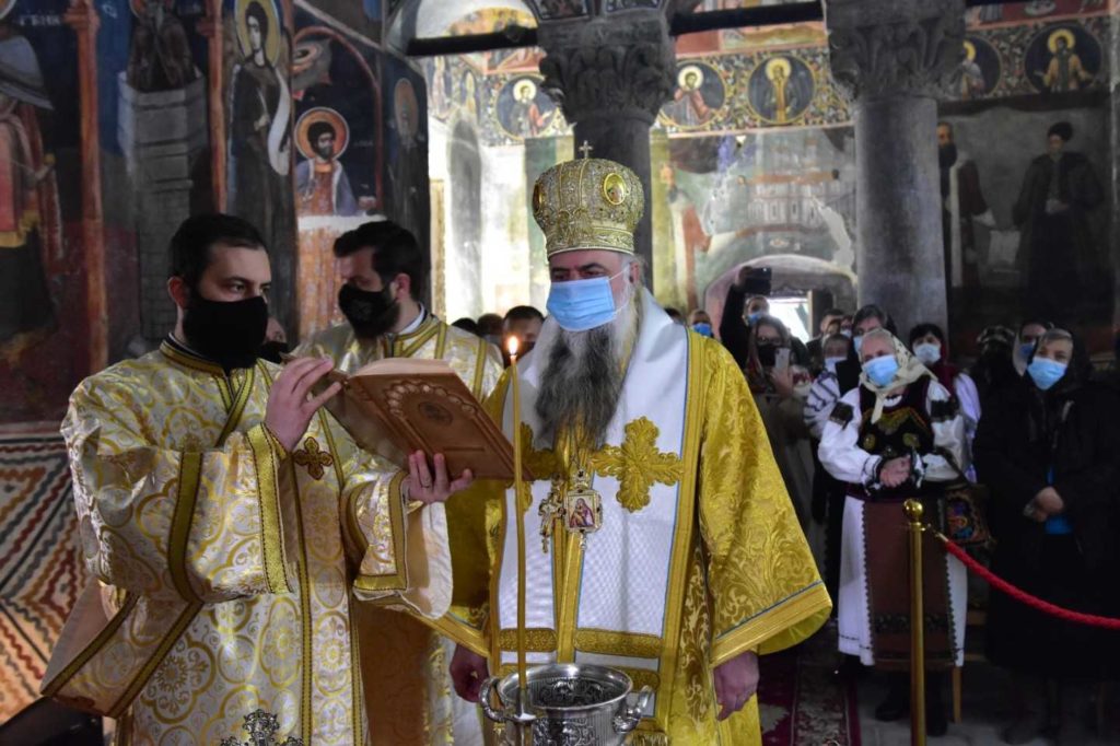 Mănăstirea Berislăveşti a fost deschisă pentru slujire după 21 de ani