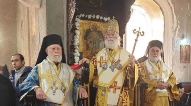 لقطة تذكارية لزيارة البابا ثيؤدوروس الثاني لكنيسة بطنطا