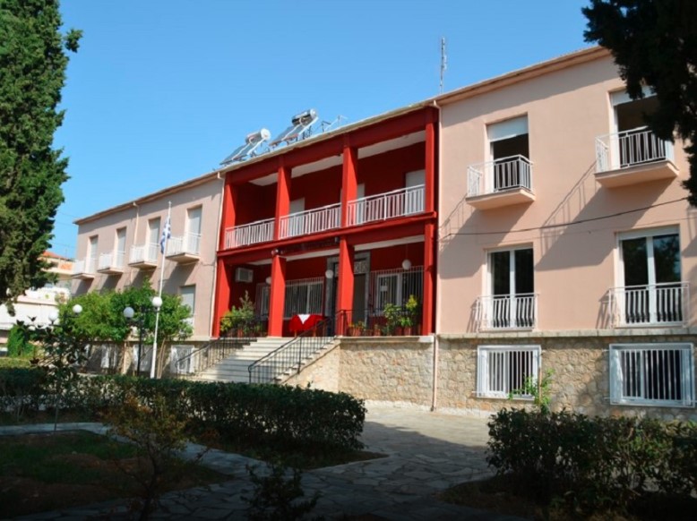 Βραβεύει τους αριστεύσαντες το Εκκλησιαστικό Σχολείο Λαμίας