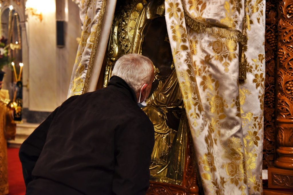 ΚΑΛΑΜΑΤΑ: Ομαλά και με μέτρα η προσκύνηση της Υπαπαντής