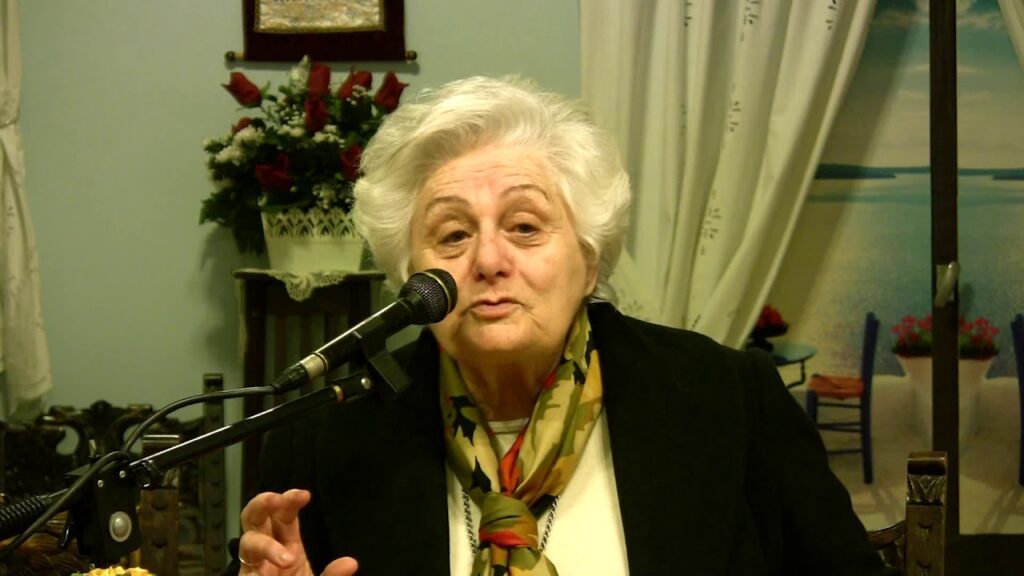 Αθηνά Σιδέρη: Ένα παράξενο κουτί (ΒΙΝΤΕΟ)