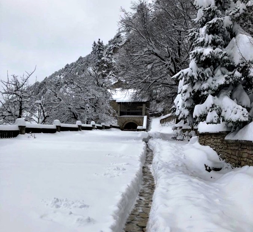Τιμώντας τον Οσιομάρτυρα στο κατάλευκο τοπίο