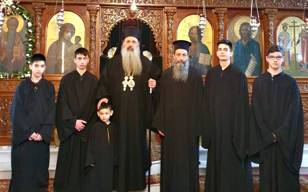 Χειροθέτησε σε Αναγνώστες τέσσερα νέα παιδιά