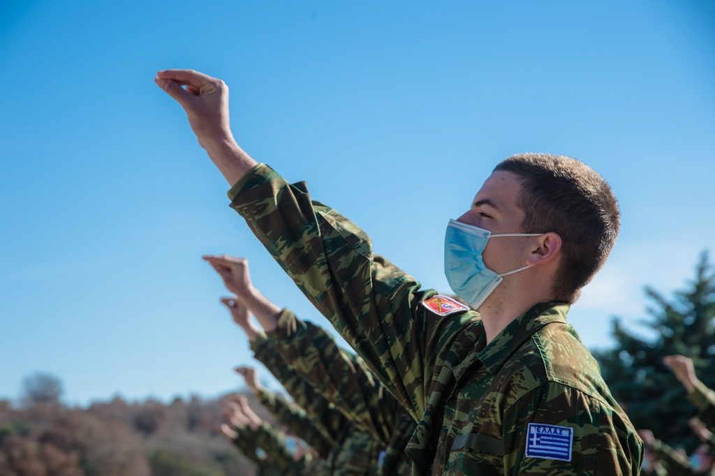 Η ΦΩΤΟΓΡΑΦΙΑ ΤΗΣ ΗΜΕΡΑΣ: Όρκος στη Πατρίδα